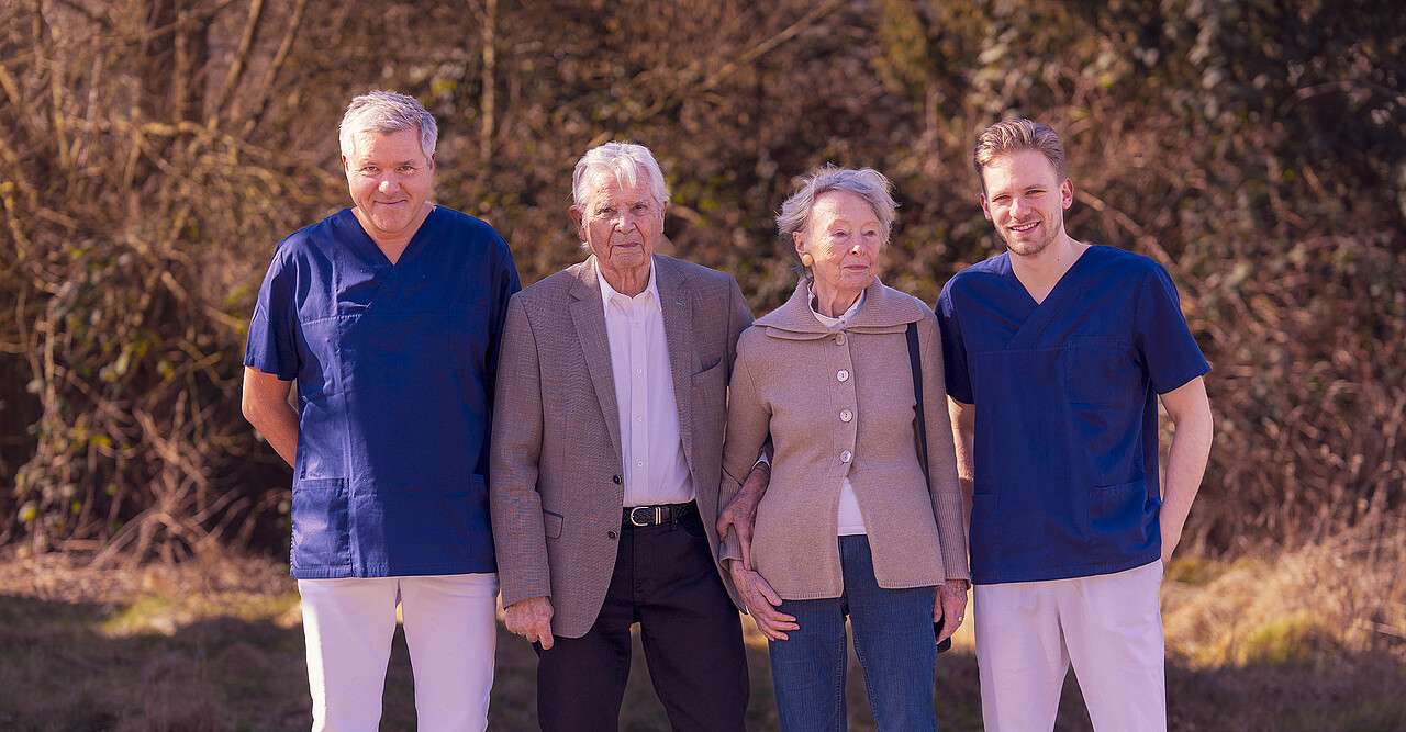 Drei Generationen Zahnheilkunde in der kleinen Howe in Bielefeld: Dr. M. Höing, Dr. T. Balshüsemann, ZÄ Ch. Balshüsemann, Dr. L. Mertens